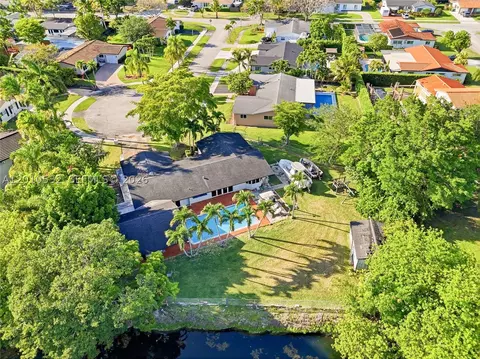 View/Area - 9331 SW 104th Ct, Miami, FL 33176 photo 4 of 12