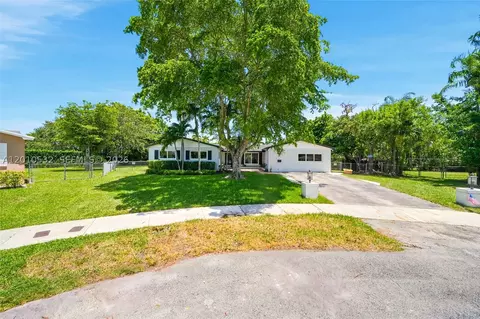 Exterior - 9331 SW 104th Ct, Miami, FL 33176 photo 1 of 17