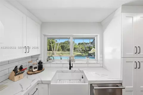 Kitchen - 9331 SW 104th Ct, Miami, FL 33176 photo 11 of 12