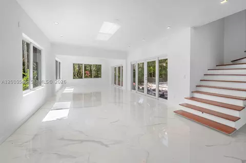 5824 Alton Rd, Miami Beach, FL 33140