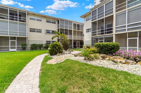 2600 Diana Dr #119, Hallandale Beach, FL 33009