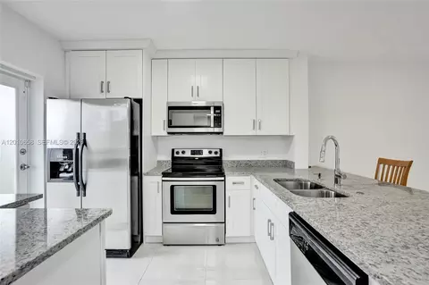 5950 Del Lago Cir #104, Sunrise, FL 33313