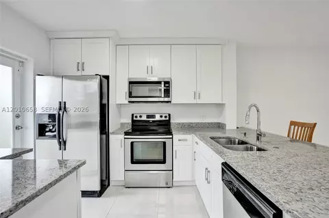 5950 Del Lago Cir #104, Sunrise, FL 33313