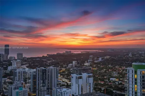 92 SW 3rd St #5202, Miami, FL 33130