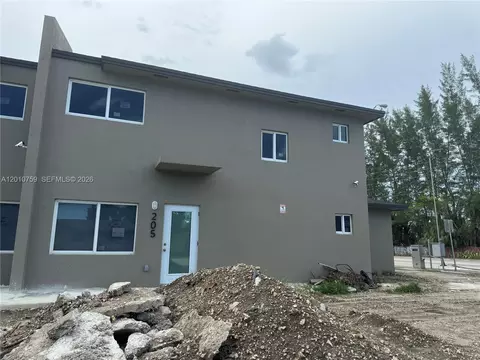 205 NW 159th St, Miami, FL 33169