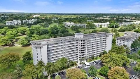 575 Oaks Ln #508, Pompano Beach, FL 33069