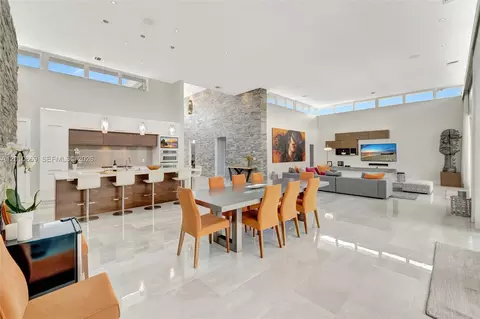 907 Diplomat Pkwy, Hallandale Beach, FL 33009
