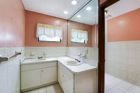 Bath - 1735 SW 15th St, Miami, FL 33145 photo 1 of 2