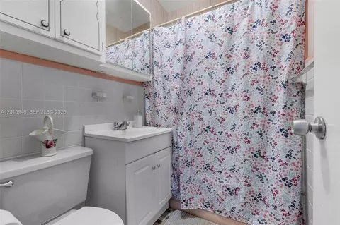 Bath - 167 W 34th St, Hialeah, FL 33012 photo 1 of 2