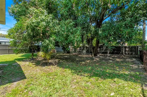 Exterior - 167 W 34th St, Hialeah, FL 33012 photo 6 of 9