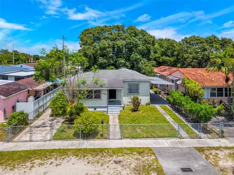 View/Area - 167 W 34th St, Hialeah, FL 33012 photo 2 of 5