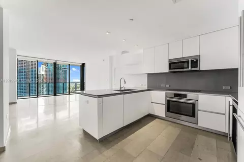 68 SE 6th St #2304, Miami, FL 33131