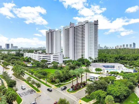 15051 Royal Oaks Ln #1605, North Miami, FL 33181