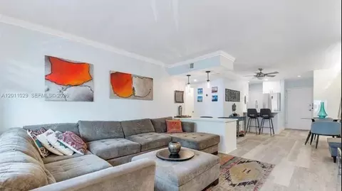 1130 11th St #4E, Miami Beach, FL 33139