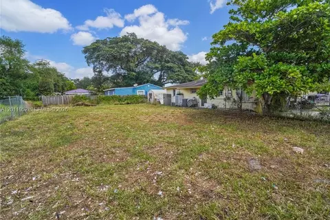 2455 NW 55th St, Miami, FL 33142