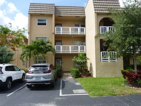 9241 Sunrise Lakes Blvd #201, Sunrise, FL 33322