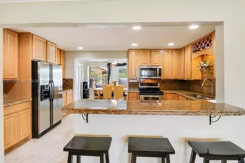 Kitchen - 19049 SE Robert Dr, Jupiter, FL 33469 photo 1 of 6