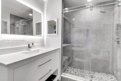 Bath - 19049 SE Robert Dr, Jupiter, FL 33469 photo 1 of 4