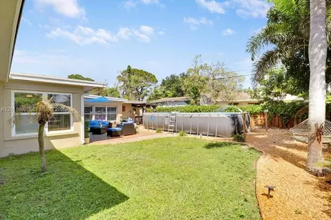 Exterior - 19049 SE Robert Dr, Jupiter, FL 33469 photo 6 of 6