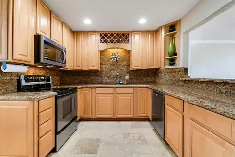 Kitchen - 19049 SE Robert Dr, Jupiter, FL 33469 photo 3 of 6