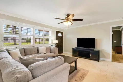 Living - 19049 SE Robert Dr, Jupiter, FL 33469 photo 2 of 4