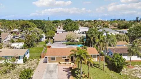 View/Area - 19049 SE Robert Dr, Jupiter, FL 33469 photo 4 of 13
