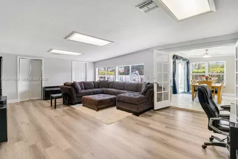 Living - 19049 SE Robert Dr, Jupiter, FL 33469 photo 4 of 4