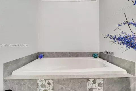 Bath - 19049 SE Robert Dr, Jupiter, FL 33469 photo 3 of 4