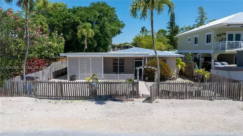 56 SE Marlin Ave, Key Largo, FL 33037