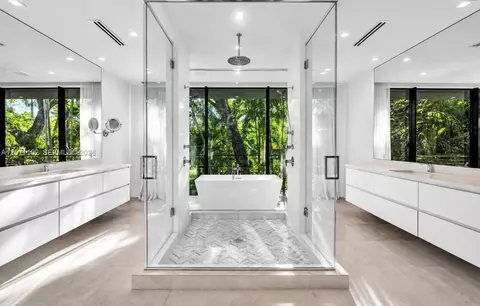 Bath - 3232 Emathla St, Miami, FL 33133 photo 1 of 2