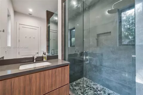 Bath - 3232 Emathla St, Miami, FL 33133 photo 2 of 2