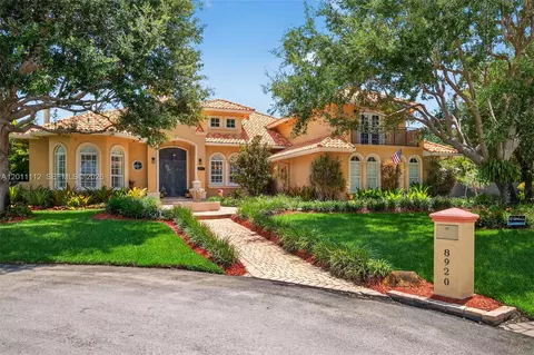 8920 SW 162nd Ter, Palmetto Bay, FL 33157