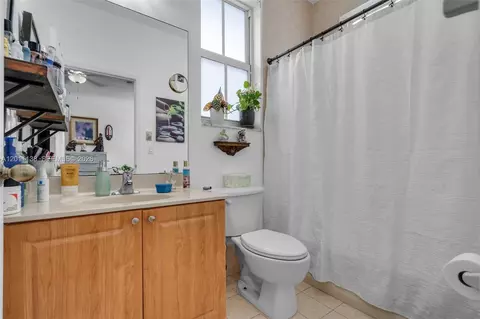 Bath - 8031 W 36th Ave #1, Hialeah, FL 33018 photo 1 of 4
