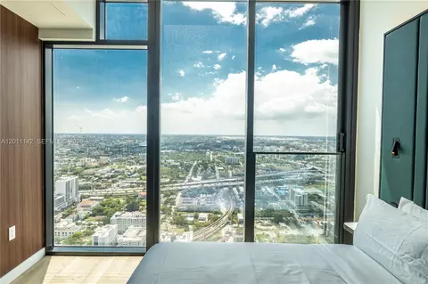 20 NE 11th St #5306, Miami, FL 33132