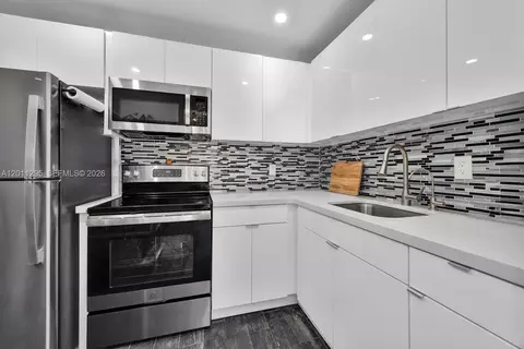 1051 SW 1st St #401, Miami, FL 33130
