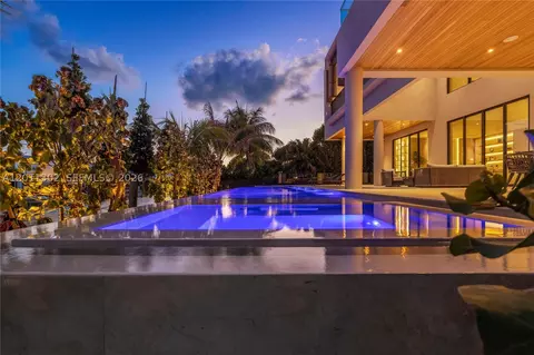 2006 NE 124th St, North Miami, FL 33181