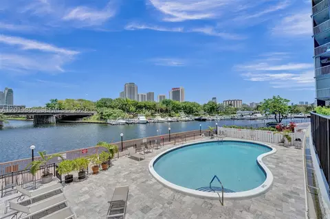 300 Diplomat Pkwy #204, Hallandale Beach, FL 33009