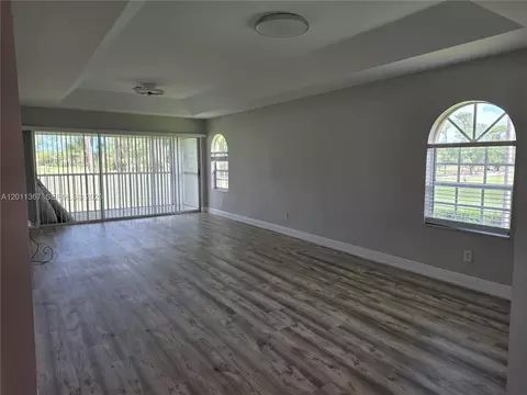 575 Augusta Blvd #8, Naples, FL 34113