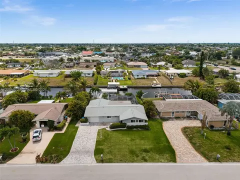 3014 SE 17th Ave, Cape Coral, FL 33904