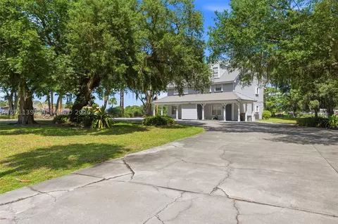 Exterior - 207 SE 6th Ave, Okeechobee, FL 34974 photo 2 of 7