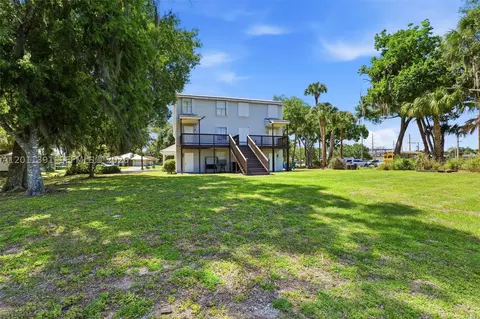 Exterior - 207 SE 6th Ave, Okeechobee, FL 34974 photo 4 of 7