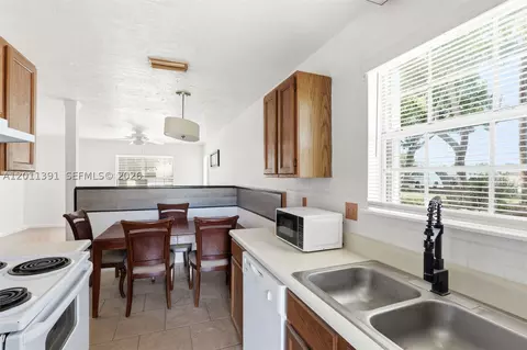 Kitchen - 207 SE 6th Ave, Okeechobee, FL 34974 photo 2 of 4