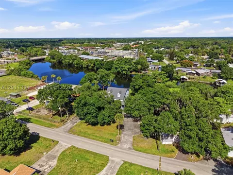 View/Area - 207 SE 6th Ave, Okeechobee, FL 34974 photo 5 of 6