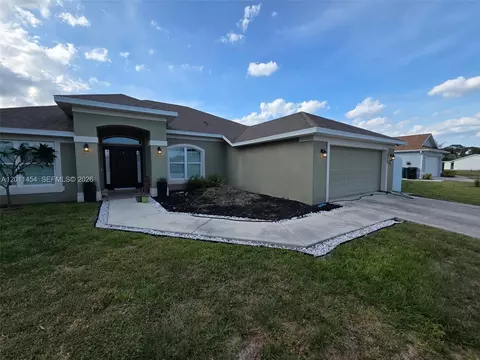 1005 SW Bay State Rd, Port Saint Lucie, FL 34953