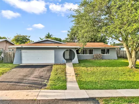 9511 NW 8th St, Pembroke Pines, FL 33024