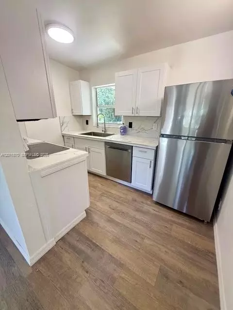 530 Mentone Rd, Lake Worth, FL 33462