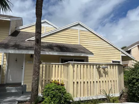 2048 Champions Way, North Lauderdale, FL 33068