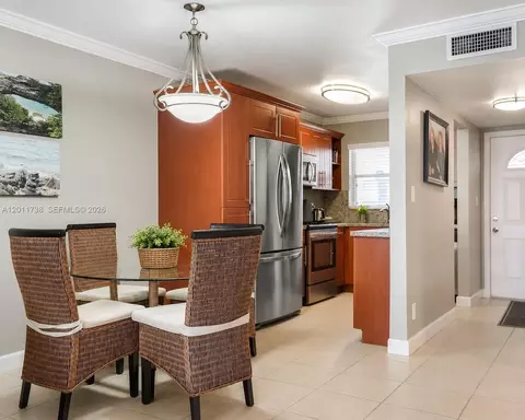 2900 W Sunrise Lakes Dr #101, Sunrise, FL 33322