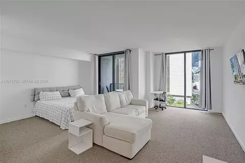31 SE 6th St #805, Miami, FL 33131
