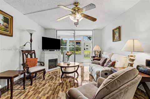 2831 E Sunrise Lakes Dr #105, Sunrise, FL 33322